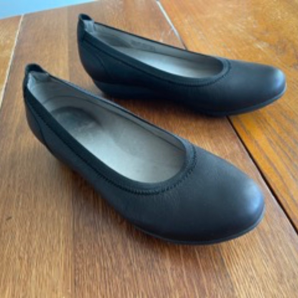 Dansko Kristen Flats Size 39 (8 US)